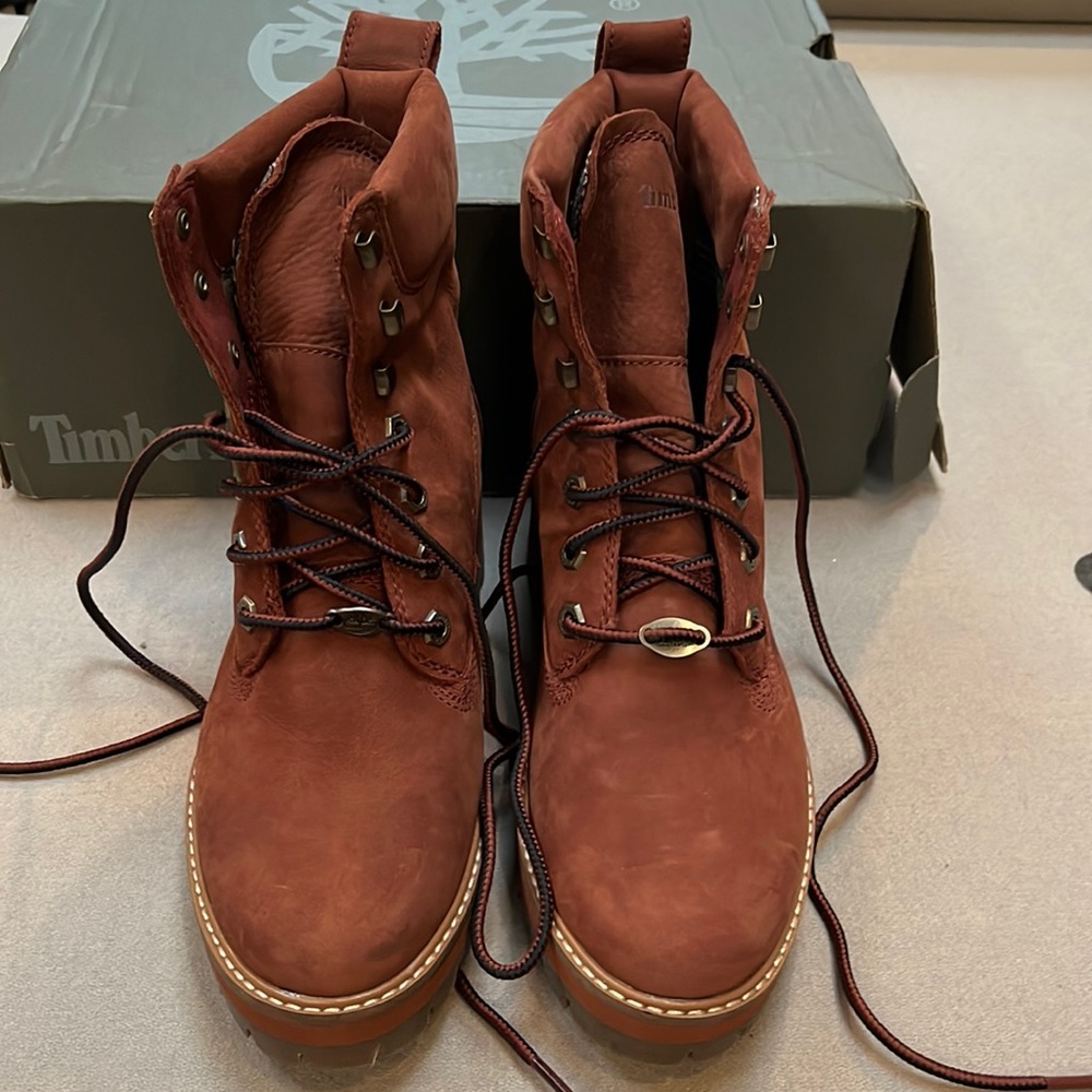 New with box Timberland lace up boot